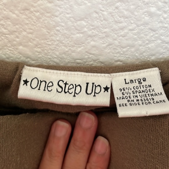 Green tank top - Picture 2 of 3